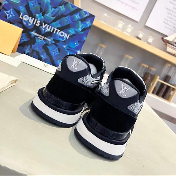 Louis Vuitton trainers - Picture 2 of 4